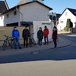 Erregte Diskussionen mit einem Anlieger, wo am Samstagnachmittag wenig Verkehr herrscht, nach seiner Zählung aber 6000 Fahrzeuge an Wochentagen im Berufsverkehr! Puh!