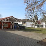... und ein gemeinsames Außengelände entsteht. Die GLB macht sich für diese KiTa-Erweiterung stark, mitten im Ort, gut zugänglich zu Fuß, mit dem Fahrrad, dem Roller ...