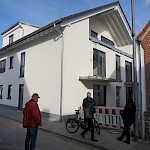 Diese Einfahrt ist sicherlich gerade breit genug, um genehmigt zu werden, aber wird sie genutzt werden? Hier endete unser Rundgang, bei dem wir uns einige Brennpunkte in Worfelden angesehen haben. Haben Sie Kommentare? [Alle Fotos: Andreas Peters]